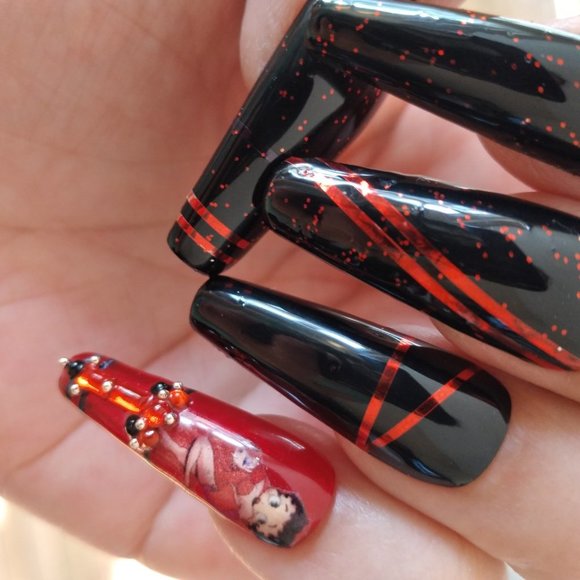 Red /black and gold Betty Boop  press on nails - Picture 4 of 5